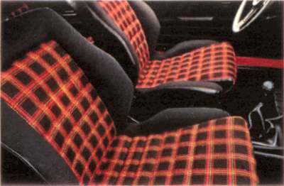 intérieur rouge (code 12)