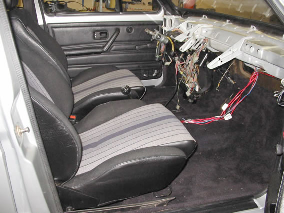 Manque encore une belle planche de bord. :-(