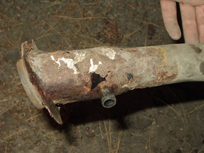 Pas beau à voir. Une inspection de l'intérieur du réservoir ne serait pas de trop...