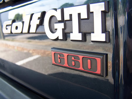 Le pédigré de cette GTI est écrit en rouge.