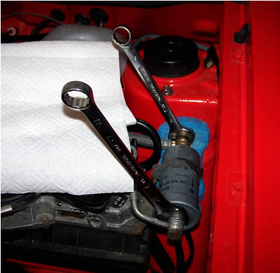 Démontage du filtre à essence.