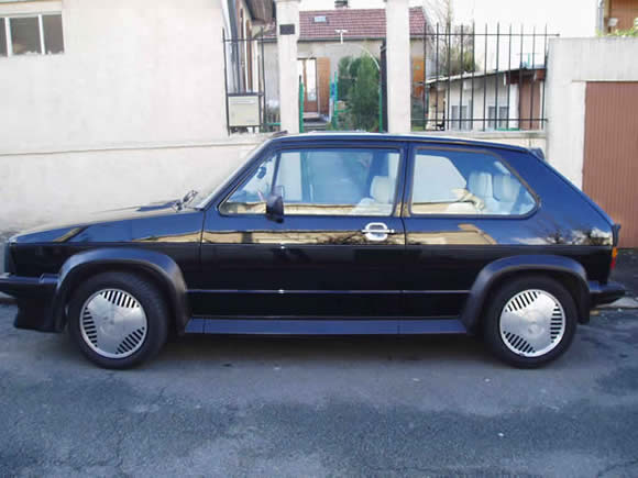 Une golf accessorisée dans le plus pur style du début des années 80.