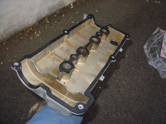 Couvre culasse nettoyé. Joint neuf posé.