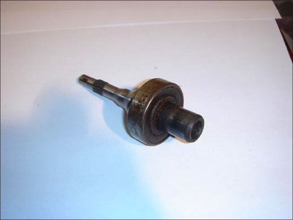 Axe après dépose du pignon.