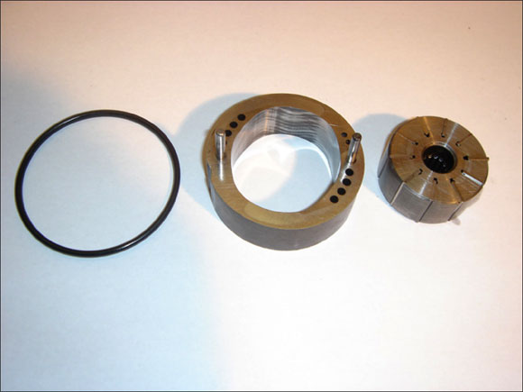 Le joint neuf, le stator et le rotor