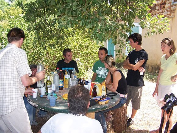 Un p'tit coin d'ombre, idéal pour casse-croûter avant la montée !