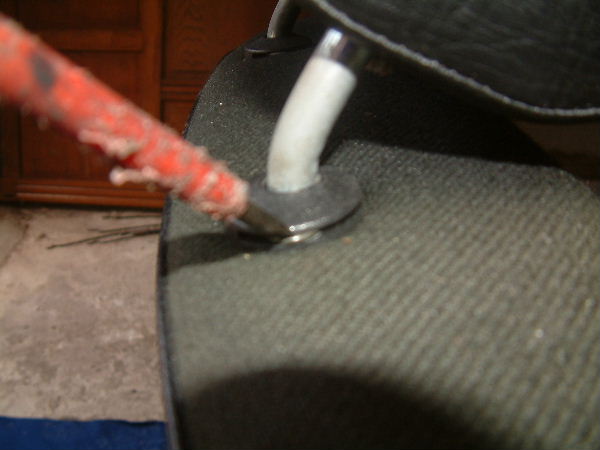 Les clips se situent à l'intérieur du plastique de guidage