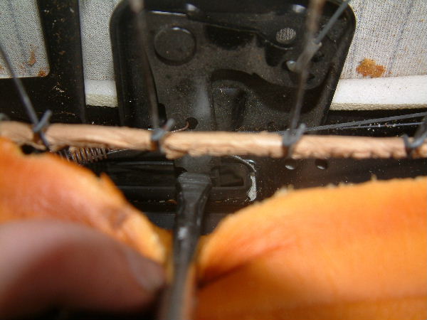 La poignée de basculement à retirer ainsi que son guide