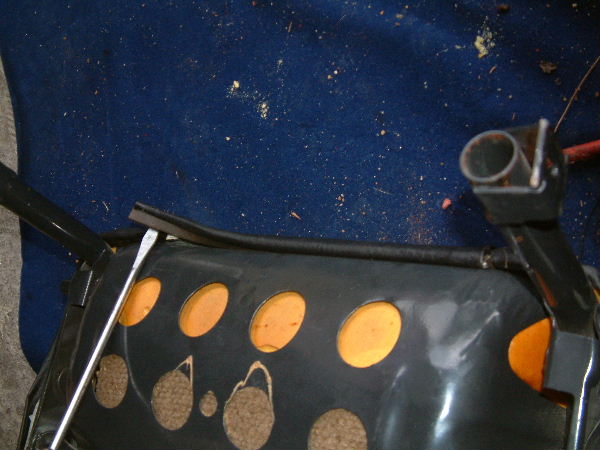 Elle tiens tout le long de l'arrière de la structure