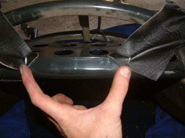 Ne pas oublier les deux agrafes centrales