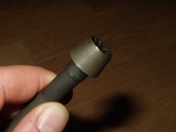 La tête conique de la vis Oettinger