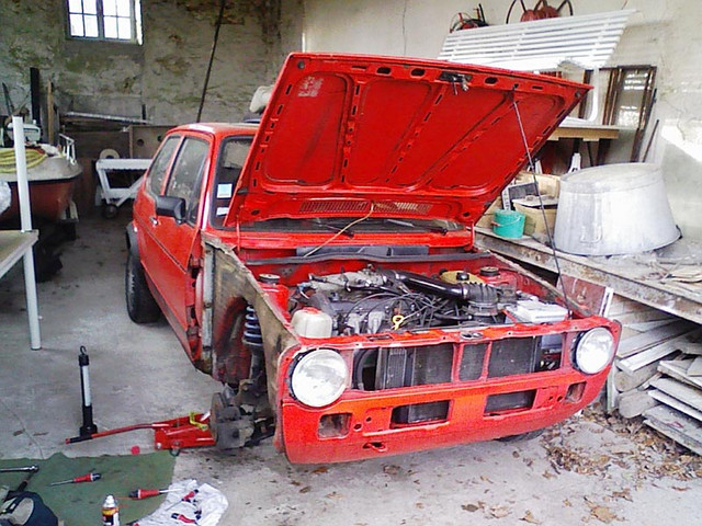 On attaque par le démontage des ailes